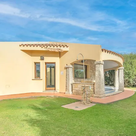 Villa With Air Conditioning And Private Outdoor Area Just 400 Meters From The *