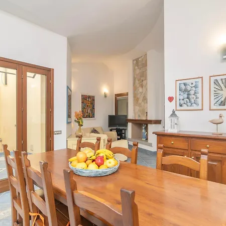 Villa With Air Conditioning And Private Outdoor Area Just 400 Meters From The *