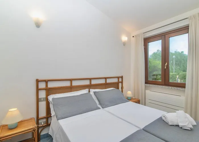 Vila With Air Conditioning And Private Outdoor Area Just 400 Meters From The *